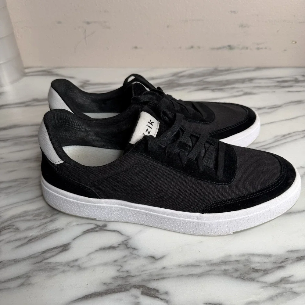 Kizik Prague Court Black Mens Size 10.5 2E Athletic Sneakers Slip In Womens 12
